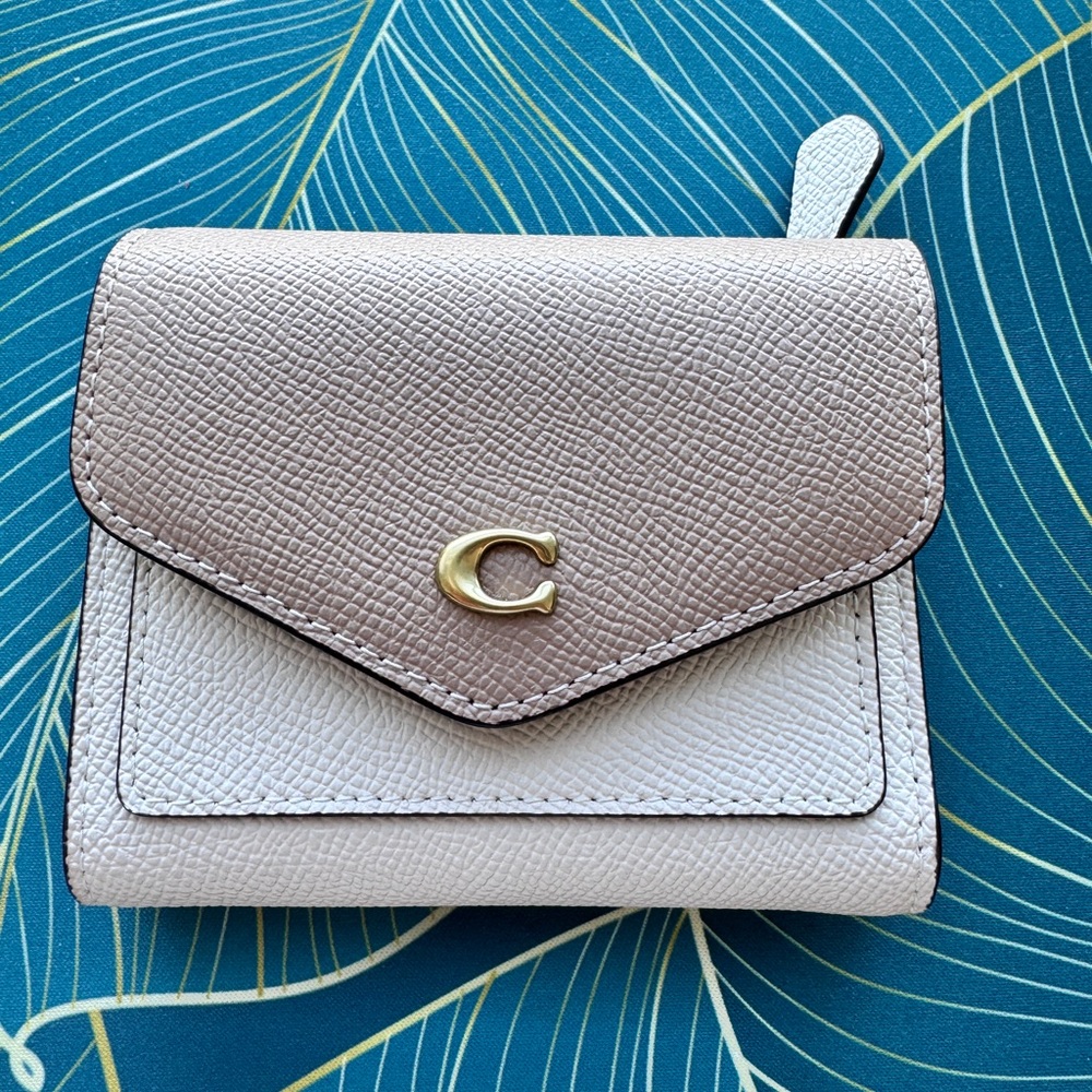 Coach Wyn Wallet in Tan